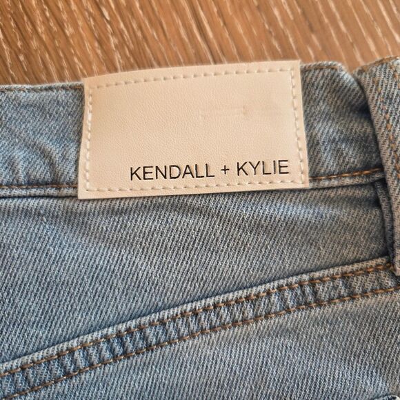 Kendall + Kylie Jean Boyfriend Bermuda Jean Shorts Frayed Hem Distressed Size 26 - Picture 4 of 7